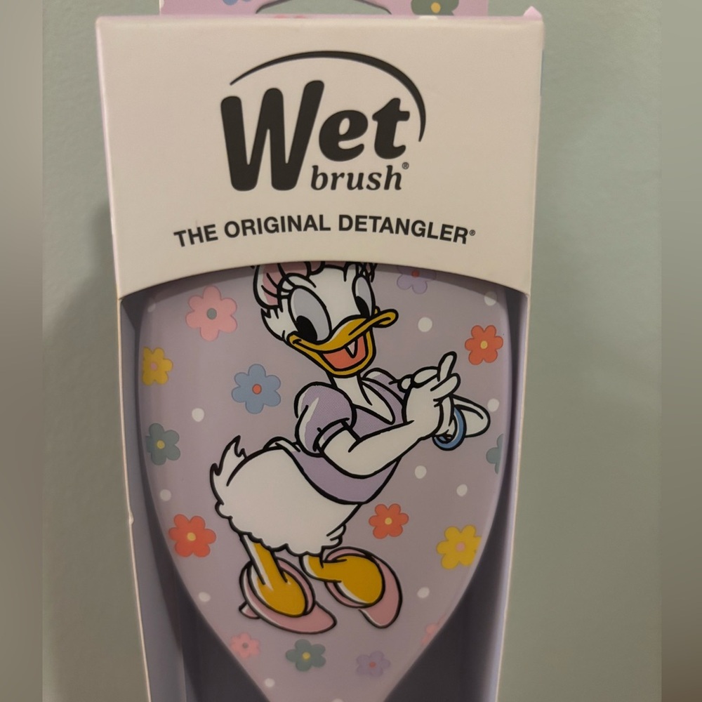 Disney Wet Brush Original Detangler featuring a Disney Daisy Duck design New - Picture 4 of 6